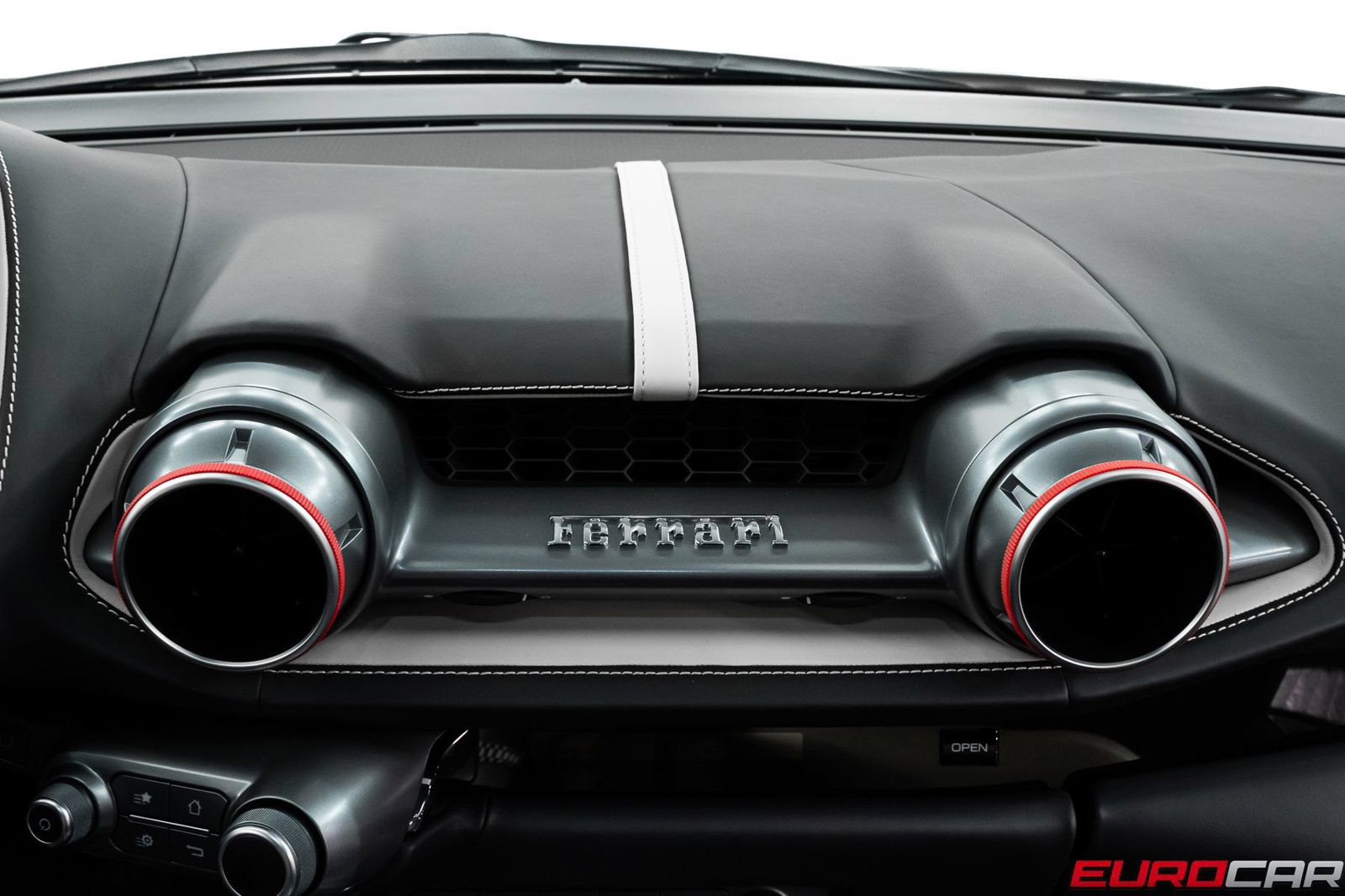 Used 2020 Ferrari 812 Superfast RWD image 30