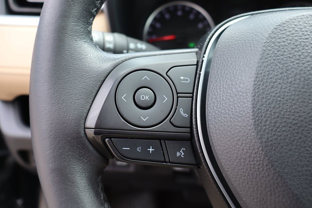 Used 2020 Toyota RAV4 XLE Premium image 15