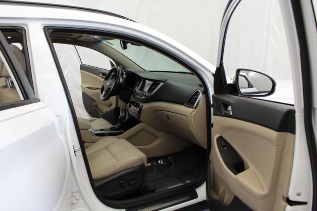 Used 2016 Hyundai Tucson Limited w/ Option Group 03 FWD image 23