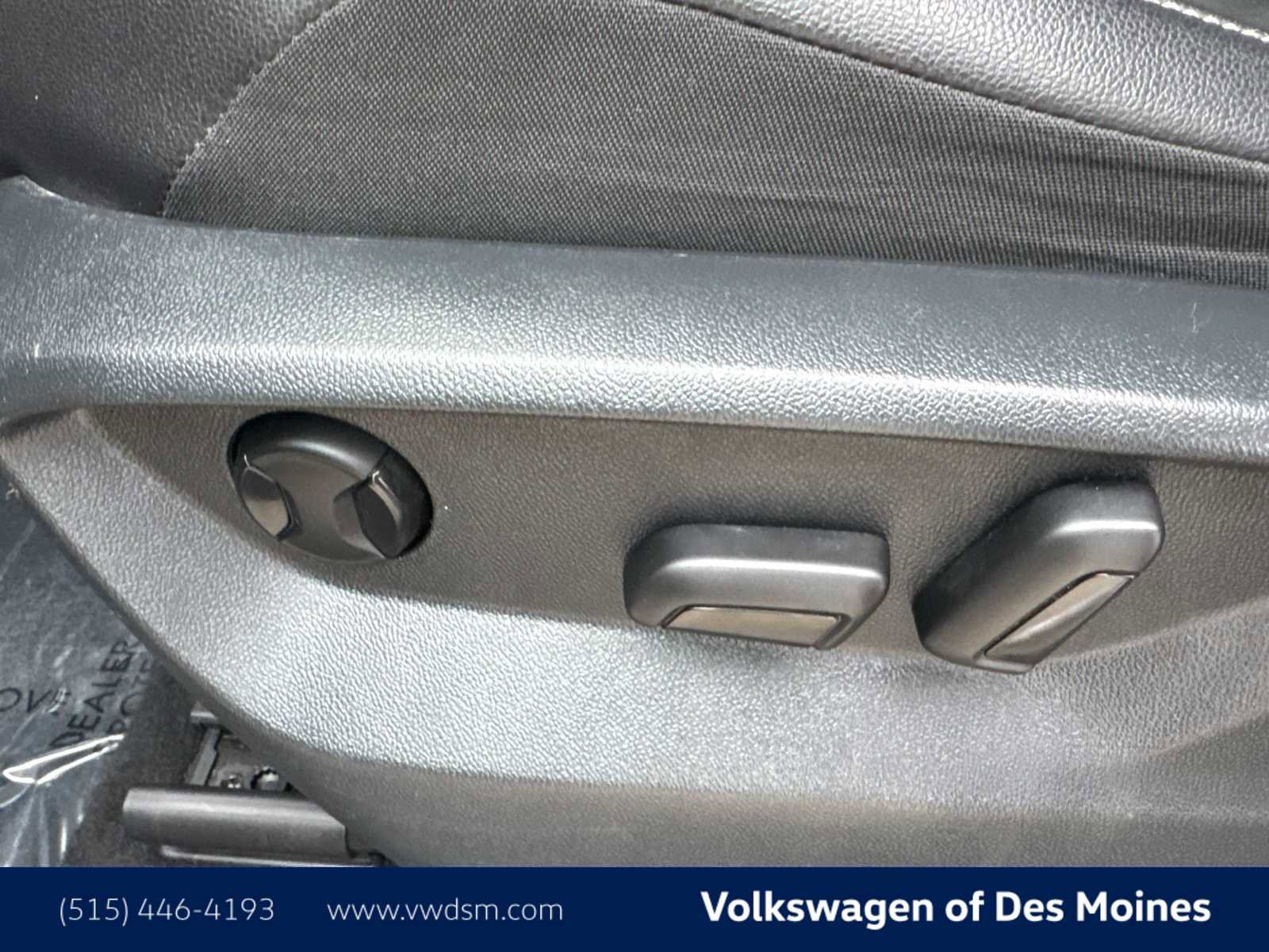 Used 2021 Volkswagen Tiguan SE w/ Panoramic Sunroof Package image 24