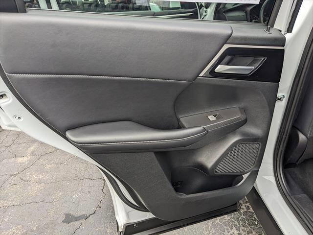 Used 2024 Mitsubishi Outlander SE image 10