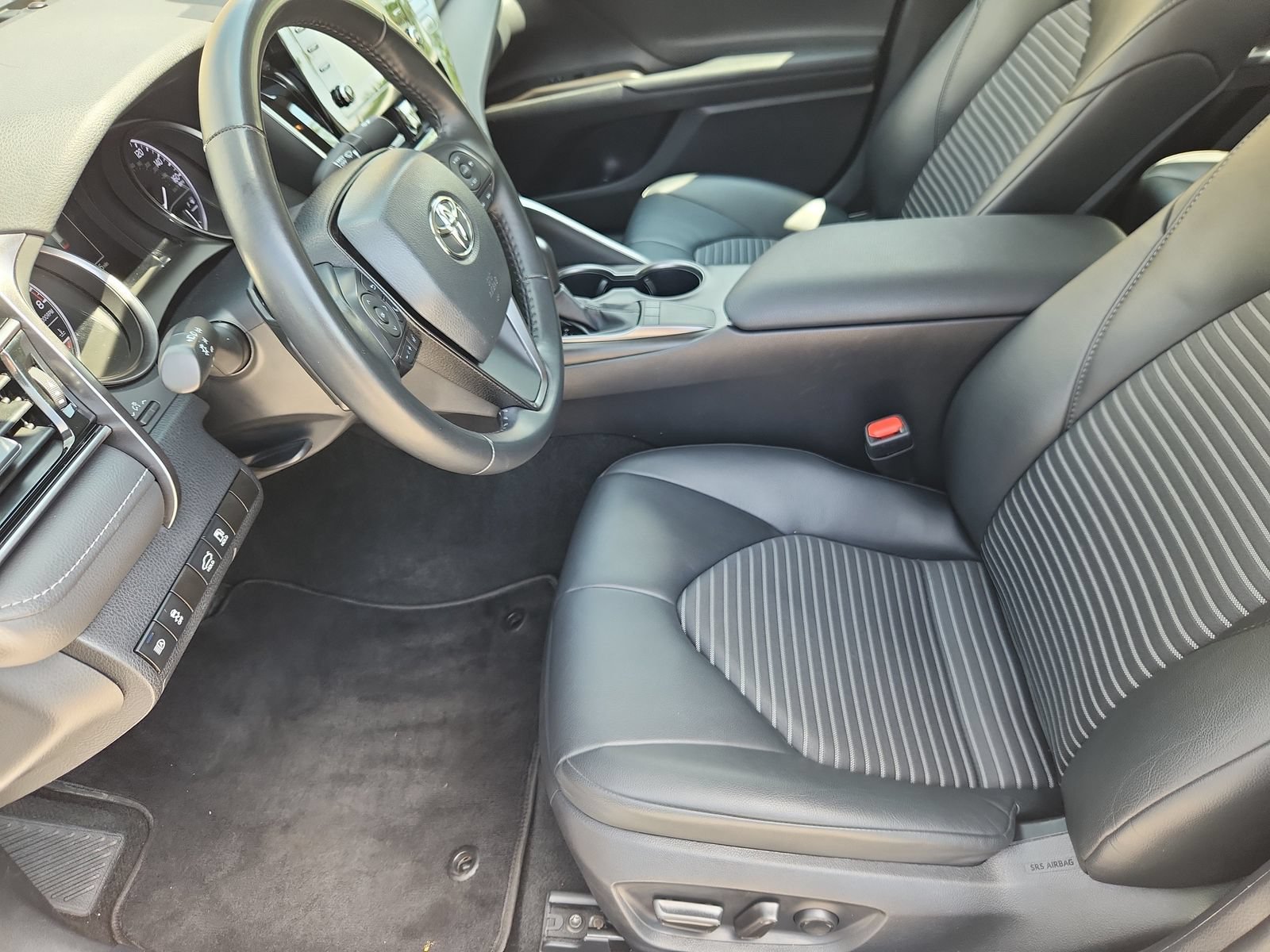 Used 2024 Toyota Camry SE FWD image 10