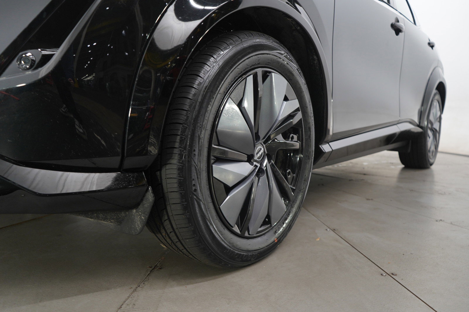 Used 2023 Nissan Ariya AWD image 24