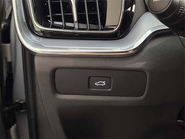 Used 2024 Volvo S60 B5 Core image 22
