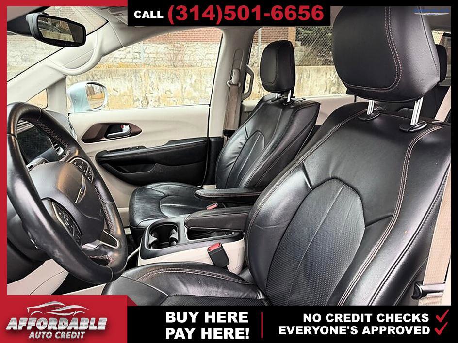 Used 2017 Chrysler Pacifica Touring-L Plus FWD image 10