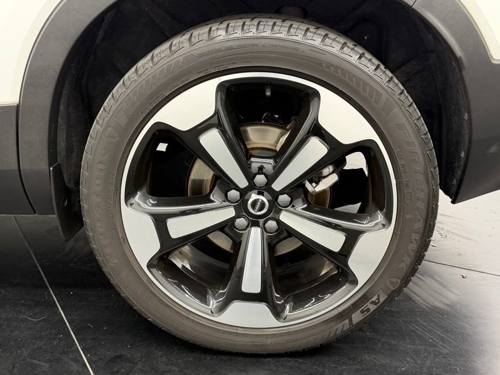 Used 2020 Volvo XC40 T5 Momentum w/ Protection Package Premier AWD/4WD image 17