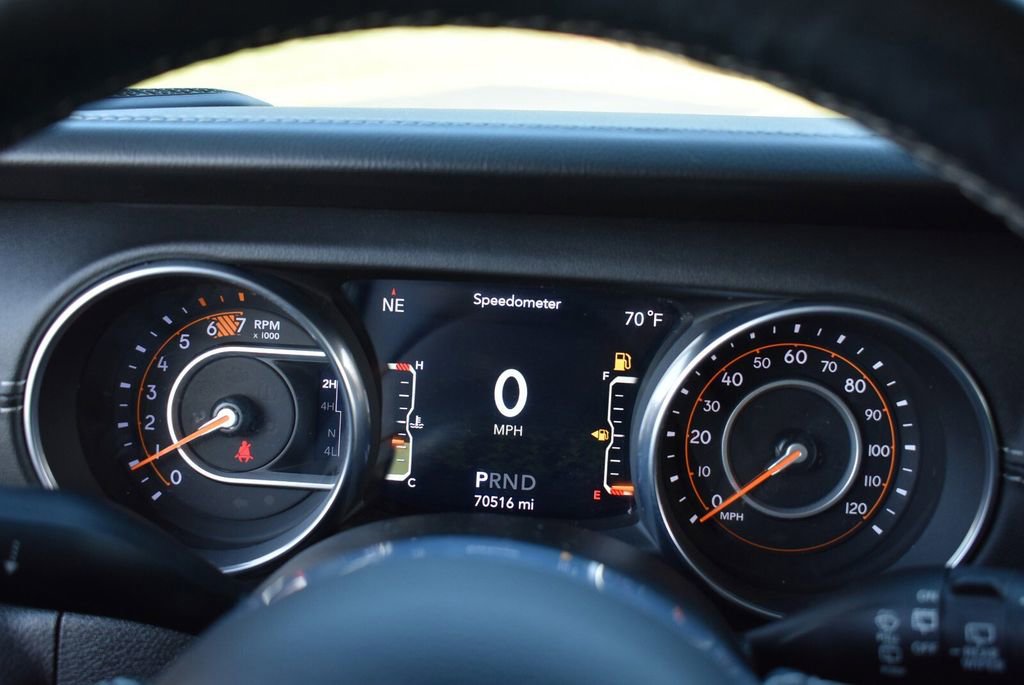 Used 2018 Jeep Wrangler Unlimited Sahara image 16