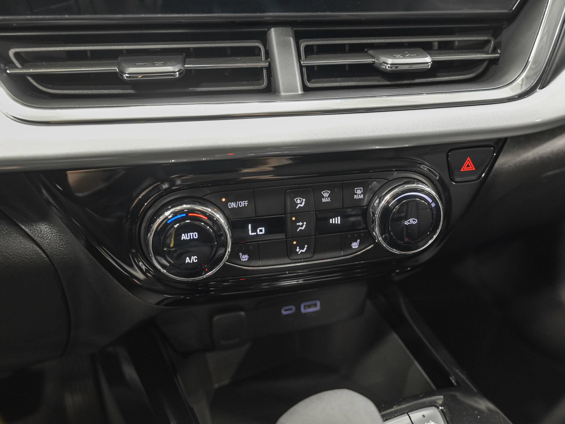 Used 2025 Chevrolet Trax LT w/ Driver Confidence Package FWD image 24