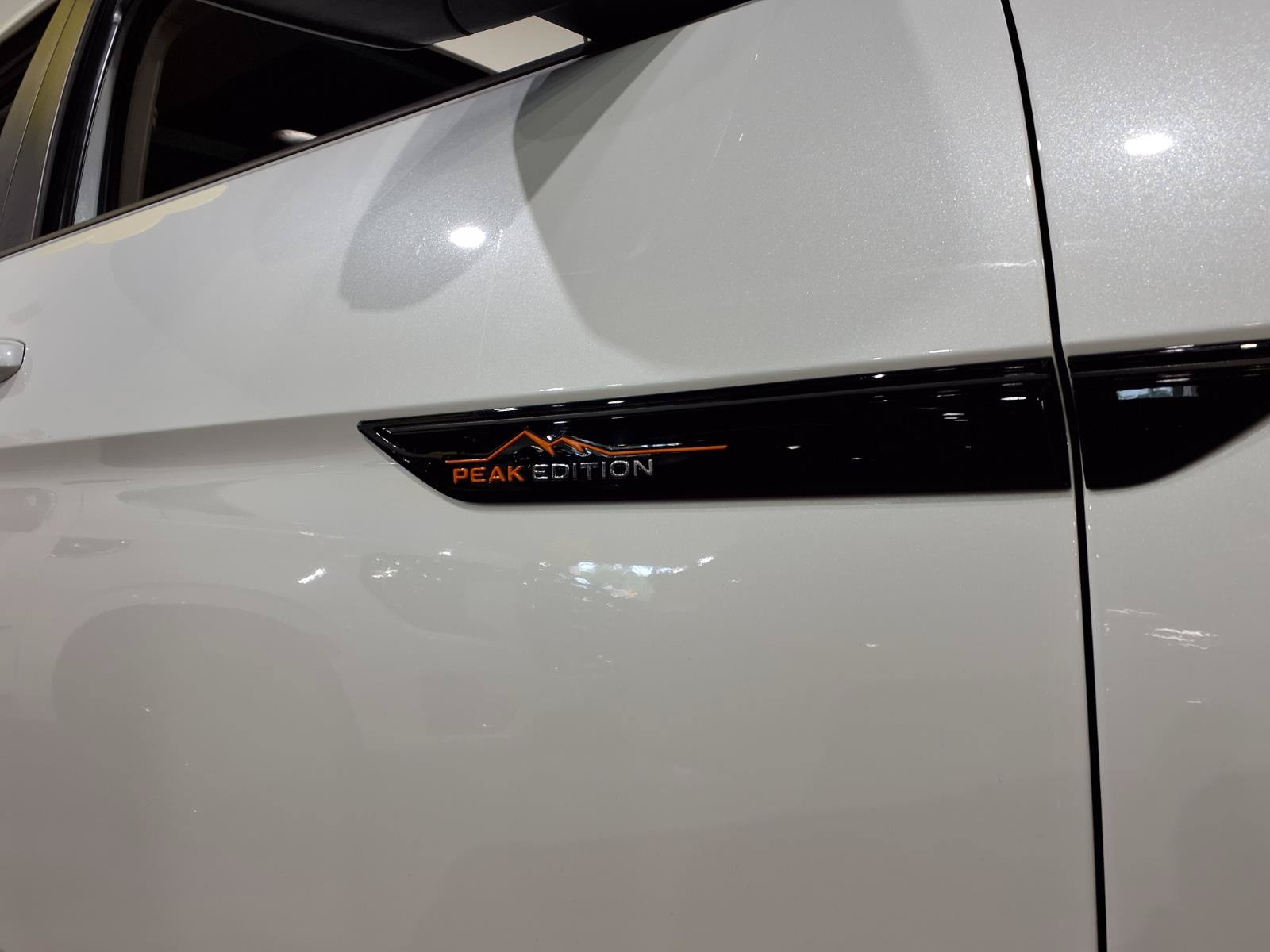 Used 2024 Volkswagen Atlas Peak Edition SEL AWD/4WD image 9