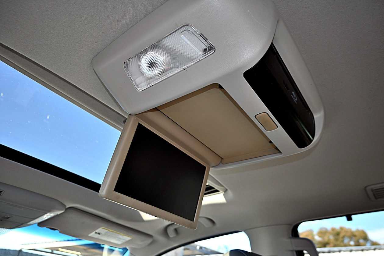 Used 2013 Toyota Sequoia Platinum AWD/4WD image 17