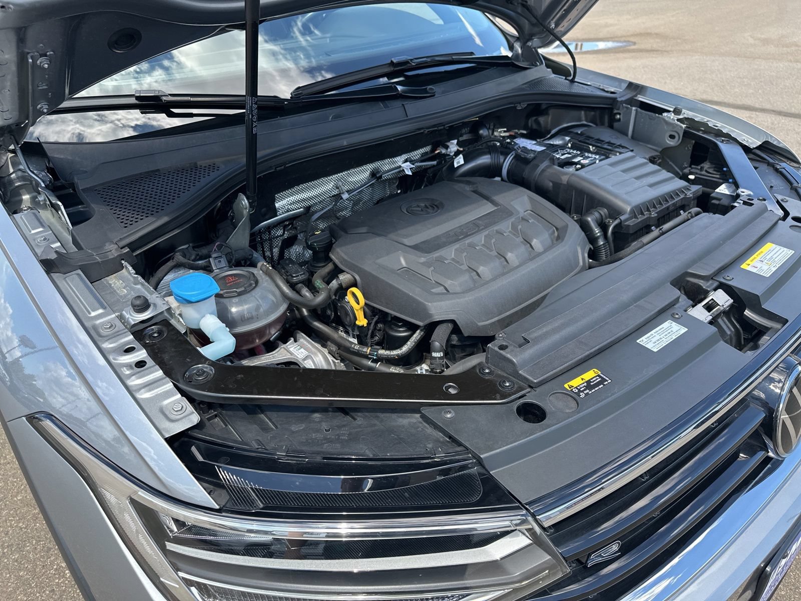 Certified 2024 Volkswagen Tiguan SE R-Line AWD/4WD image 47