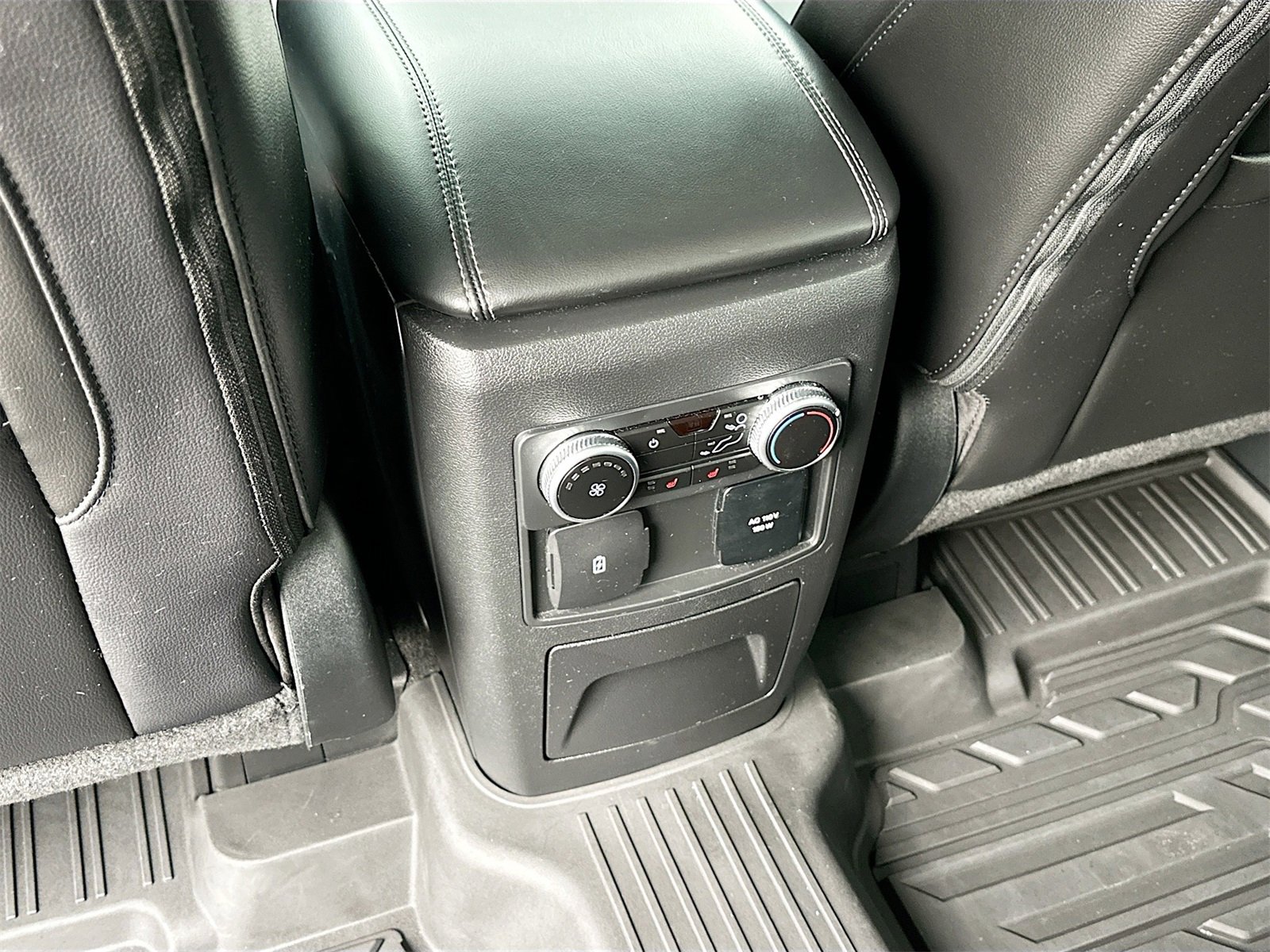 Used 2022 Ford Explorer Limited w/ Equipment Group 301A image 26