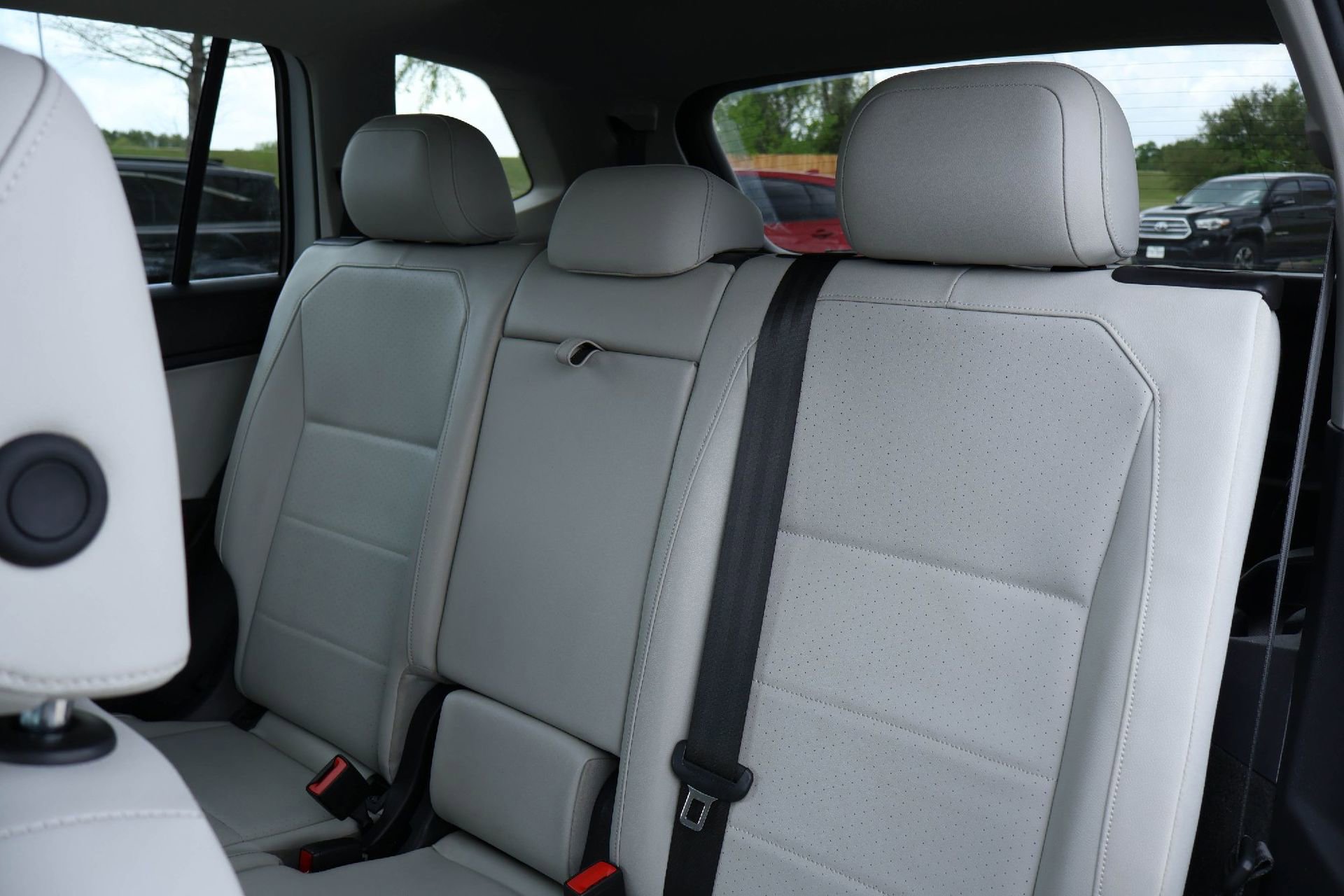 Used 2021 Volkswagen Tiguan SE FWD image 13