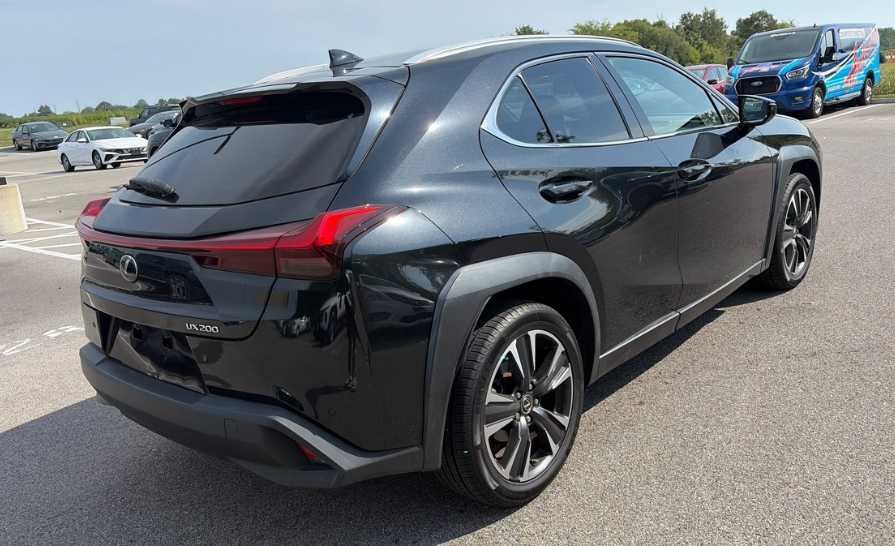 Used 2022 Lexus UX 200 w/ Accessory Package (Z2) FWD image 5