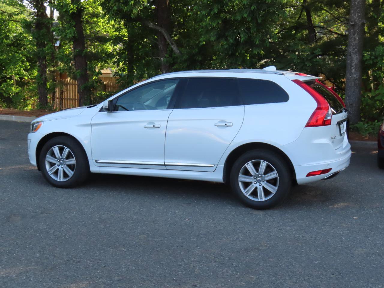 Used 2016 Volvo XC60 T6 AWD/4WD image 3