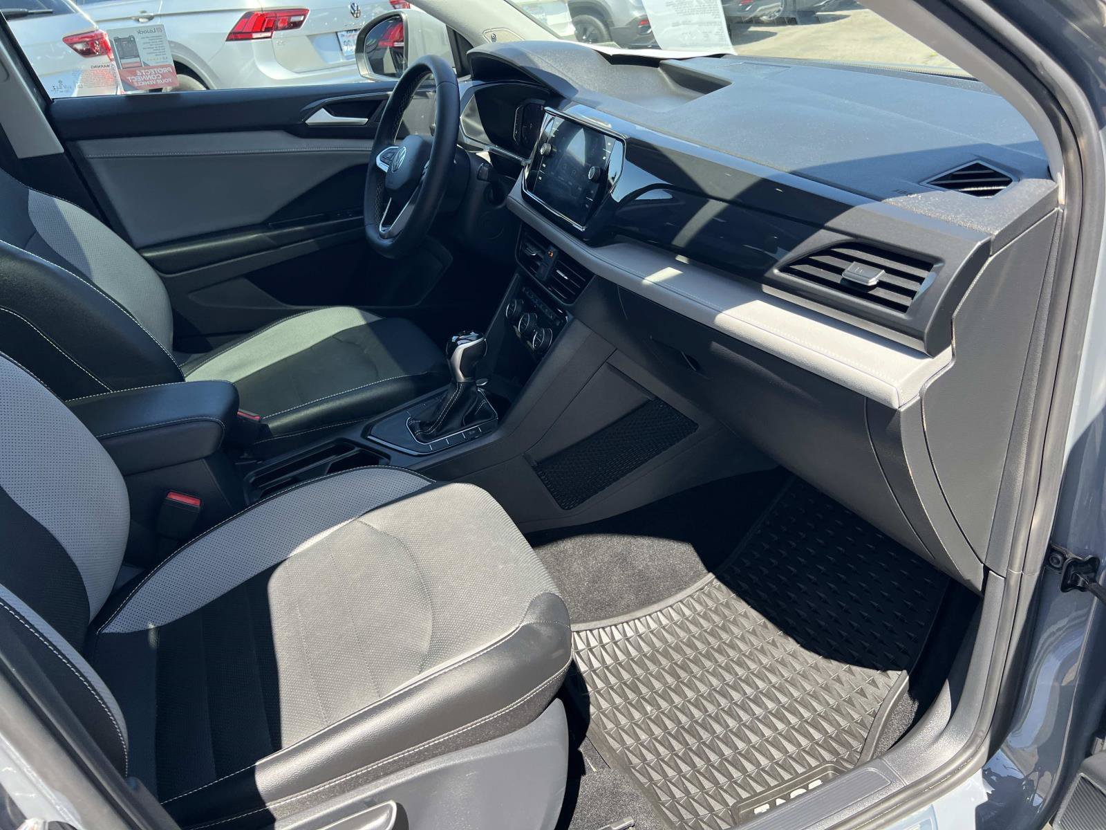 Certified 2022 Volkswagen Taos SEL FWD image 31