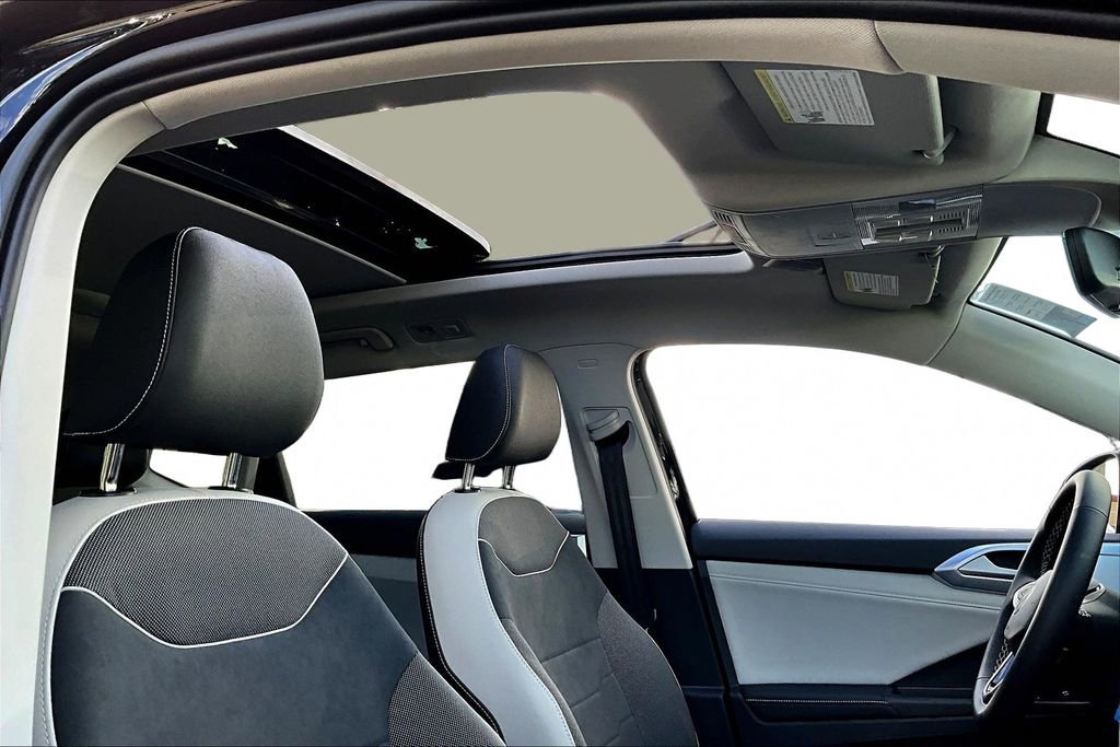 New 2026 Volkswagen Taos SE image 26