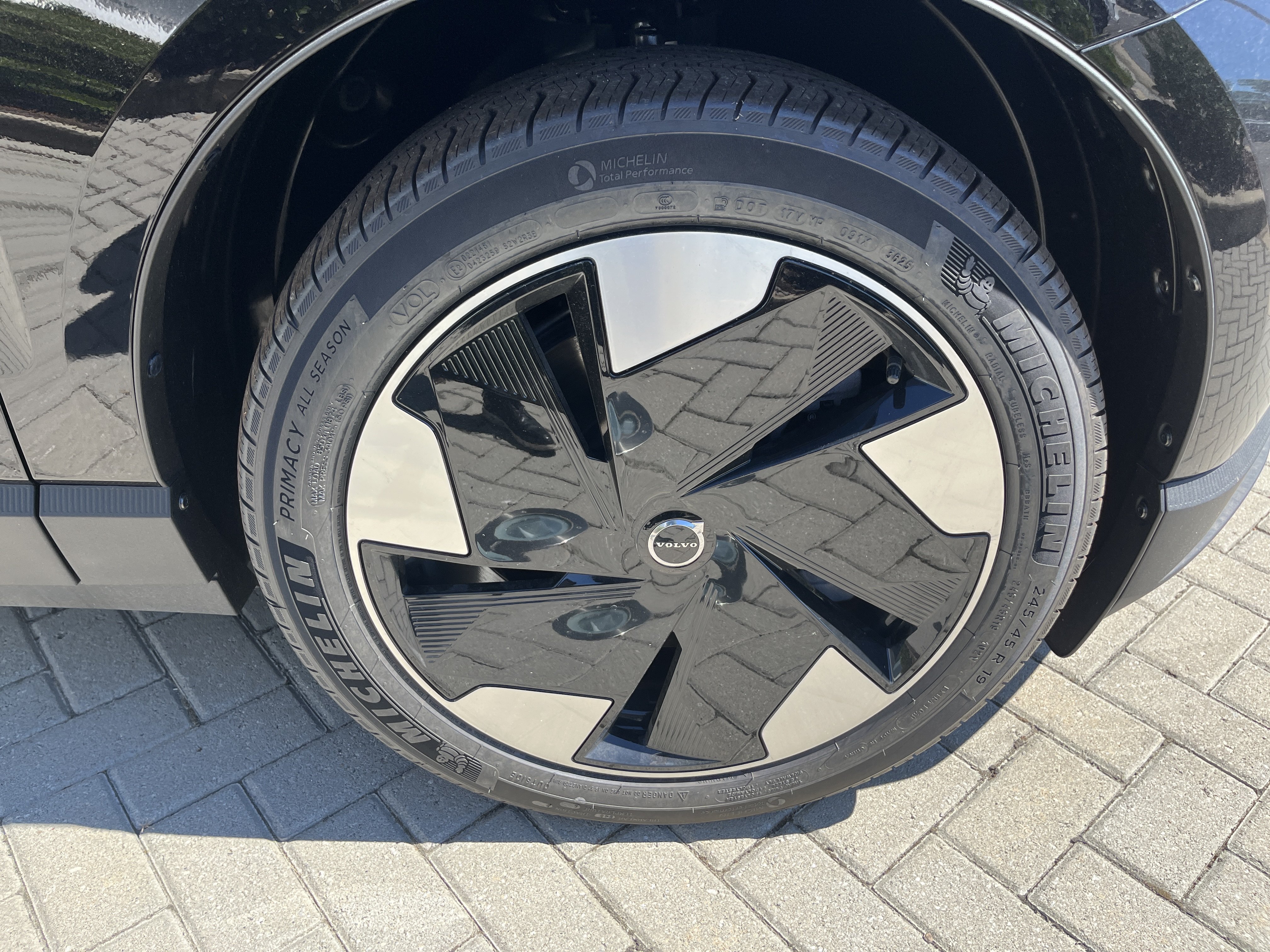 New 2026 Volvo EX30 Plus w/ Protection Package Premier AWD/4WD image 19