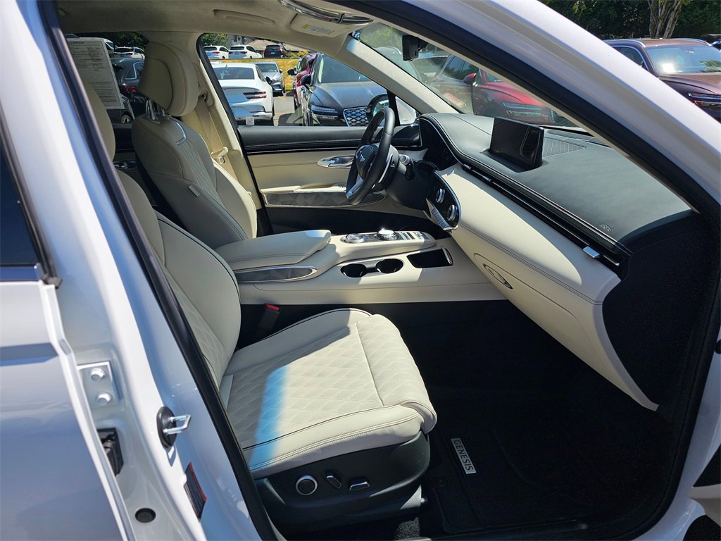 Used 2025 Genesis GV70 3.5T Sport w/ Sport Advanced Package image 10