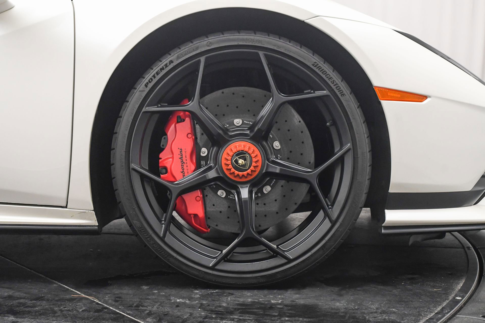 Used 2023 Lamborghini Huracan Tecnica image 33