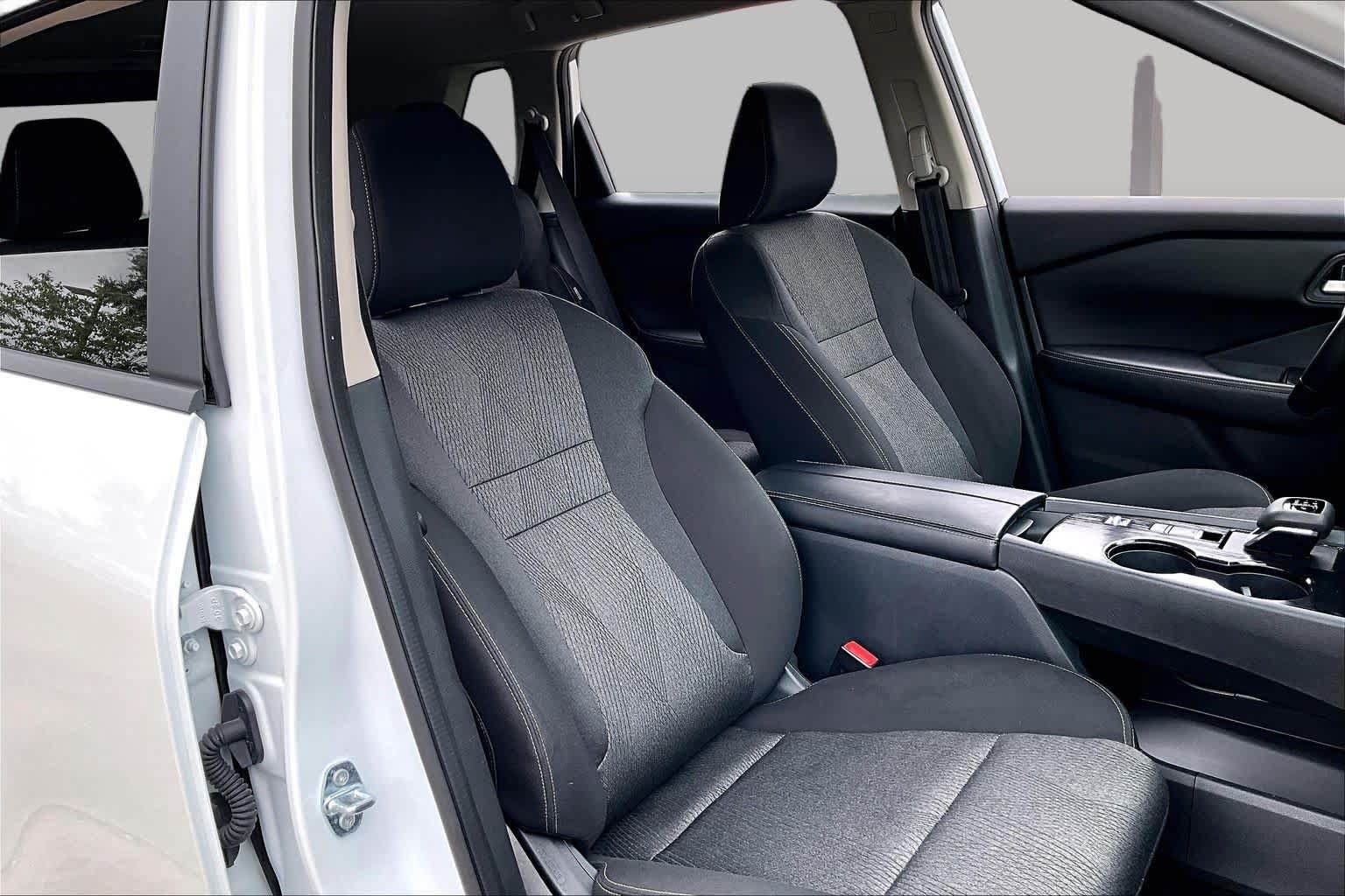 Certified 2025 Nissan Rogue SV FWD image 9