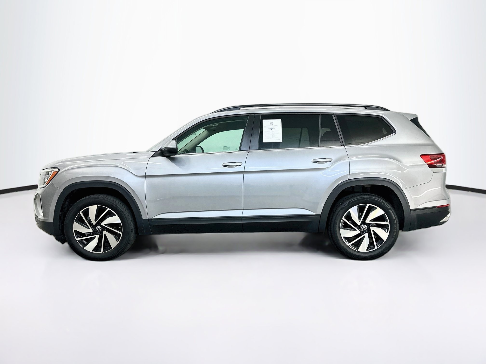 Used 2025 Volkswagen Atlas SE AWD/4WD image 4