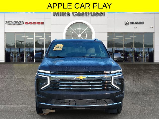 Used 2025 Chevrolet Suburban LT AWD/4WD image 2