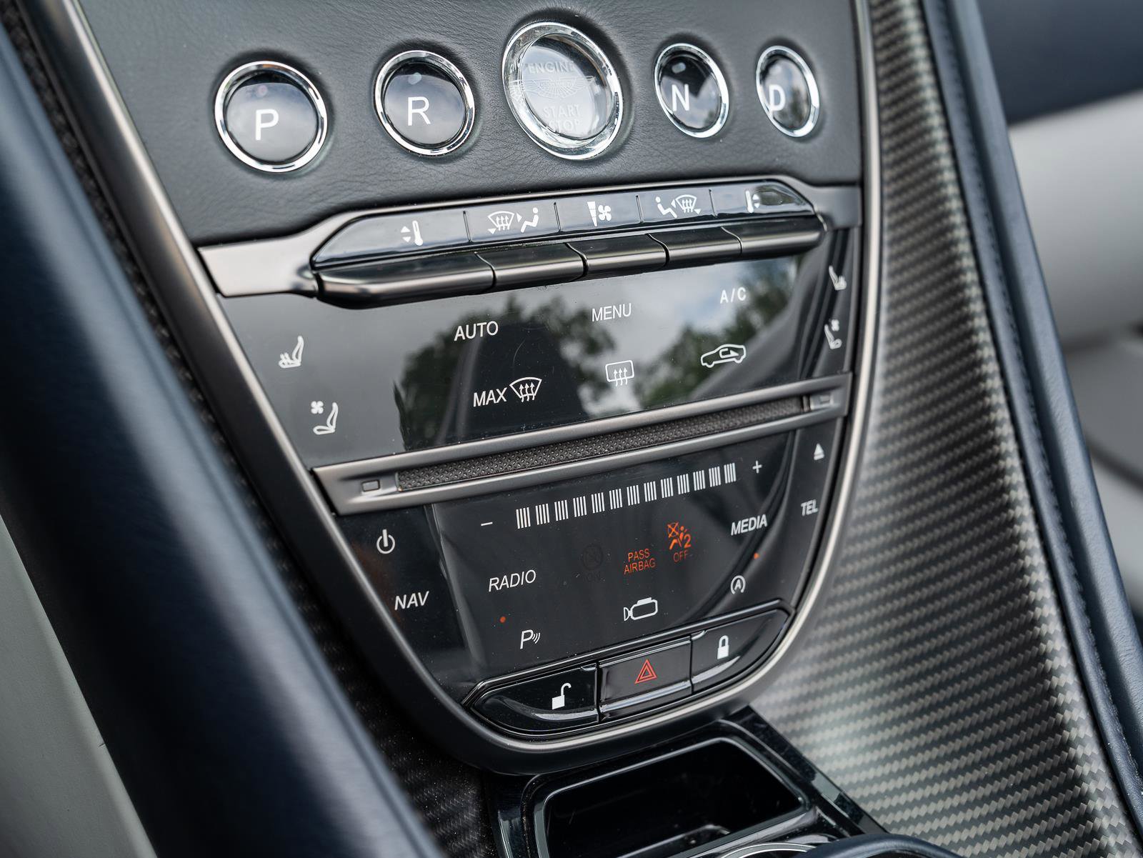 Used 2020 Aston Martin DB11 Volante image 36