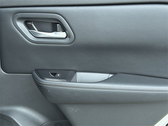 Used 2024 Nissan Rogue SV image 40