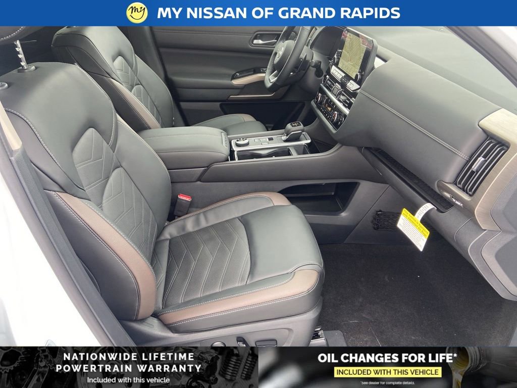 New 2025 Nissan Pathfinder Platinum image 22