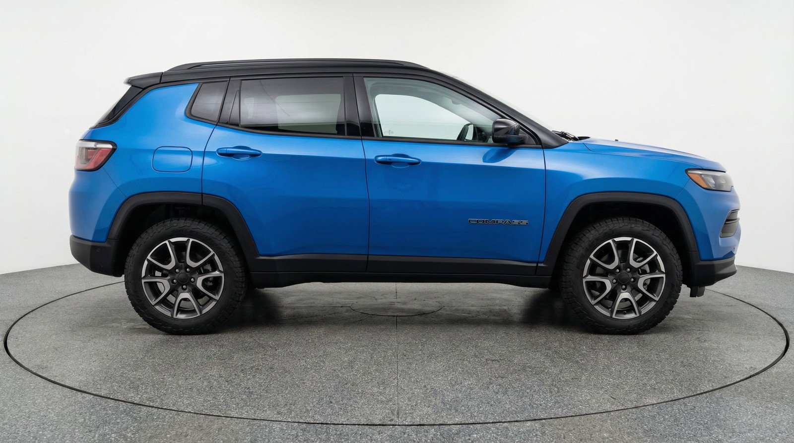 Used 2025 Jeep Compass Trailhawk image 11