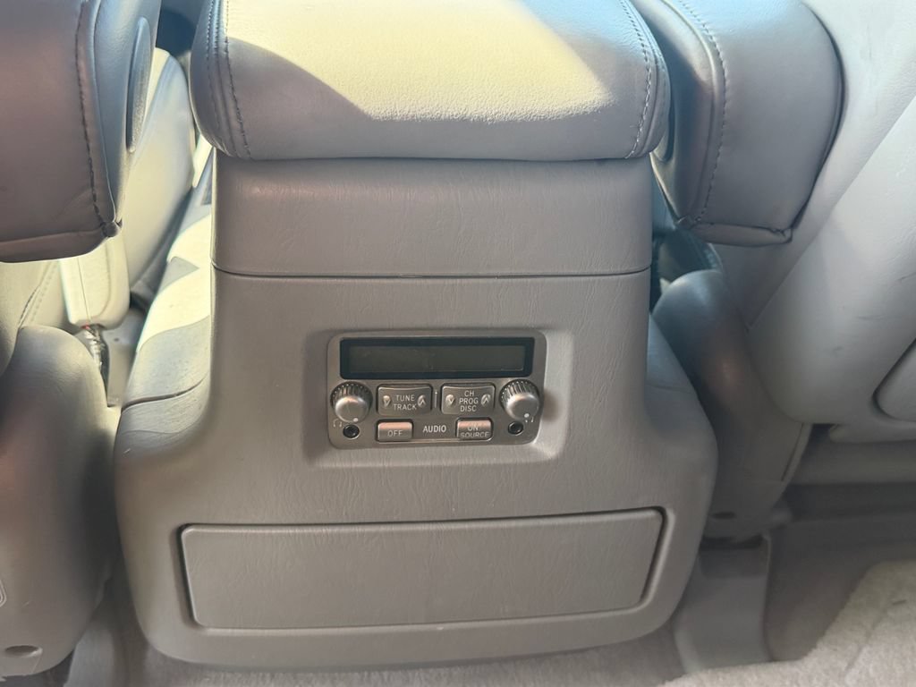 Used 2004 Lexus LX 470 4WD w/ Preferred Accessory Pkg image 35