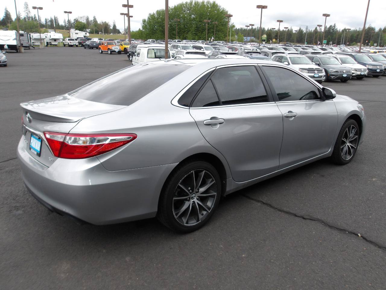 Used 2016 Toyota Camry XSE w/ Moonroof Package FWD image 5