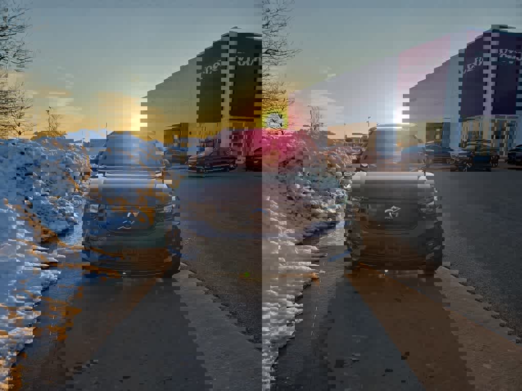 Used 2022 Volvo XC40 P8 Recharge Plus image 3