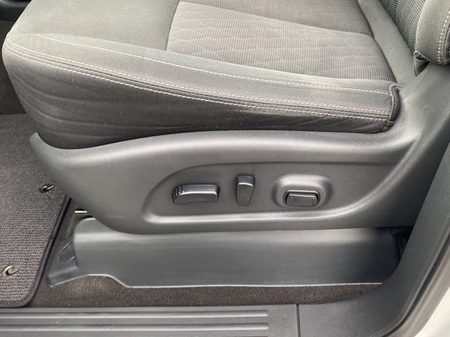 Used 2018 Nissan Titan SV w/ SV Convenience Package image 31