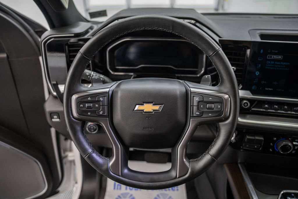 Used 2025 Chevrolet Silverado 1500 High Country AWD/4WD image 34