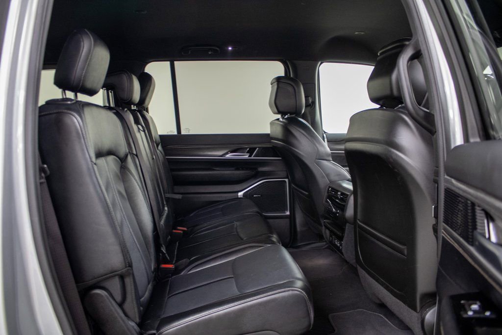 Used 2024 Jeep Wagoneer L Series II w/ Flexible Seating Group image 25