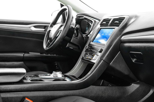 Used 2020 Ford Fusion SE image 23