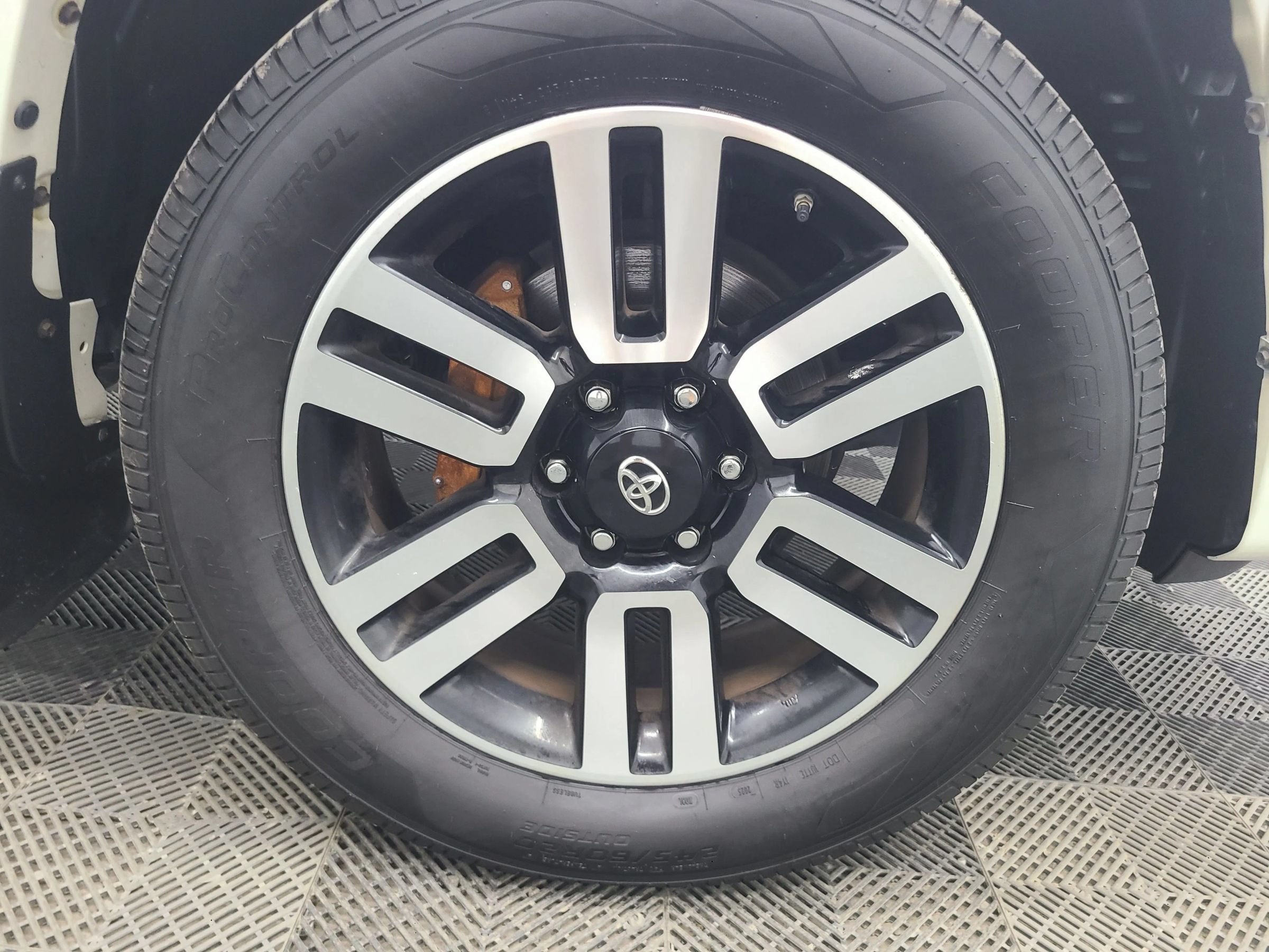 Used 2016 Toyota 4Runner Limited AWD/4WD image 15