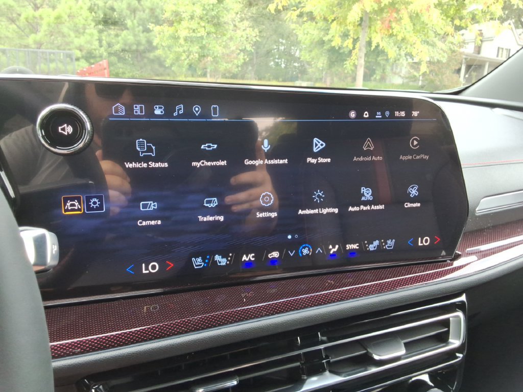 New 2027 Chevrolet Traverse RS FWD image 27