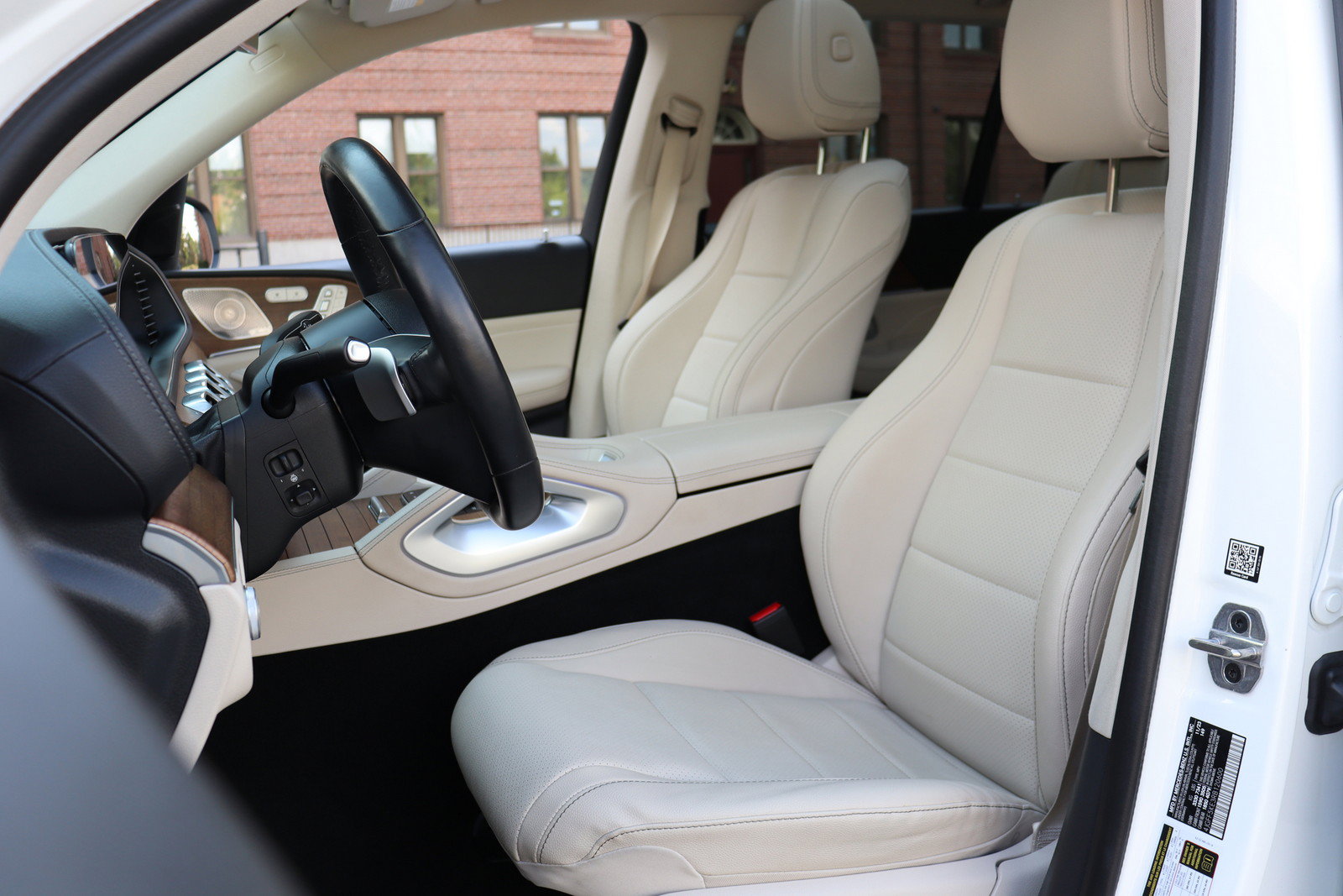 Used 2024 Mercedes-Benz GLS 450 4MATIC image 24
