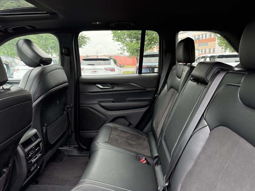Used 2024 Jeep Grand Cherokee Altitude AWD/4WD image 16