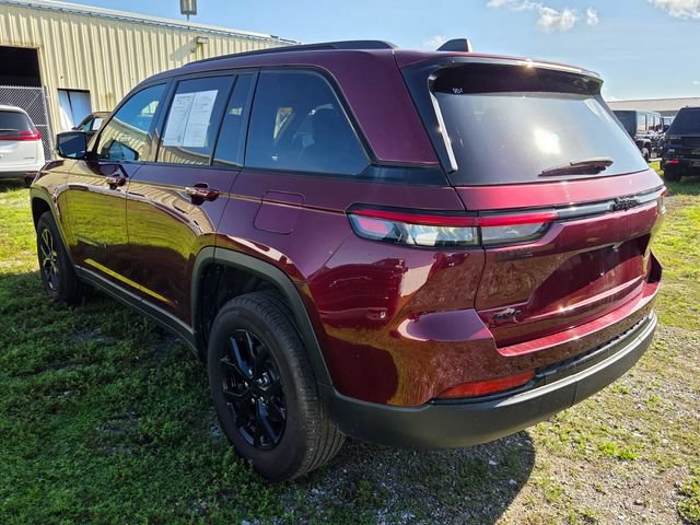 Used 2024 Jeep Grand Cherokee Altitude AWD/4WD image 4