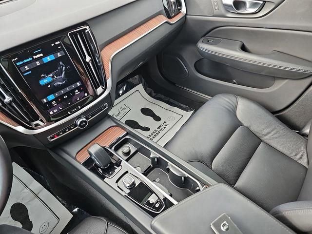 Used 2025 Volvo V60 B5 Cross Country Plus image 36