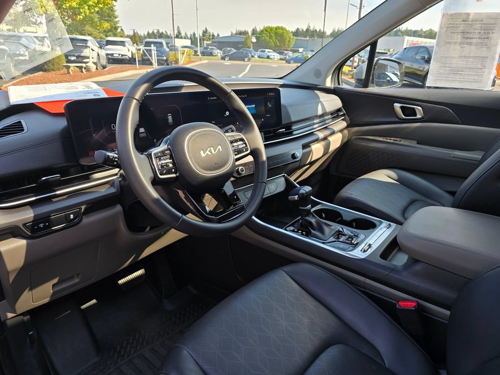 Certified 2025 Kia Carnival SX FWD image 12