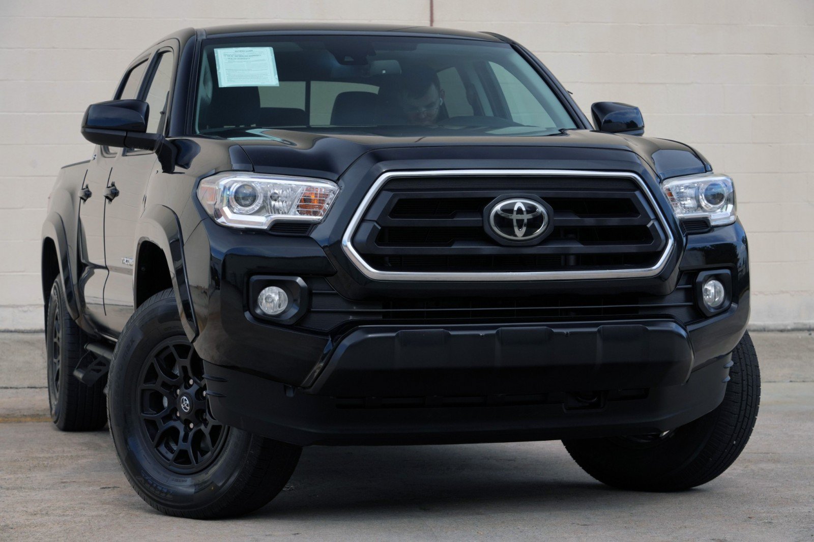 Used 2022 Toyota Tacoma SR5 RWD image 2