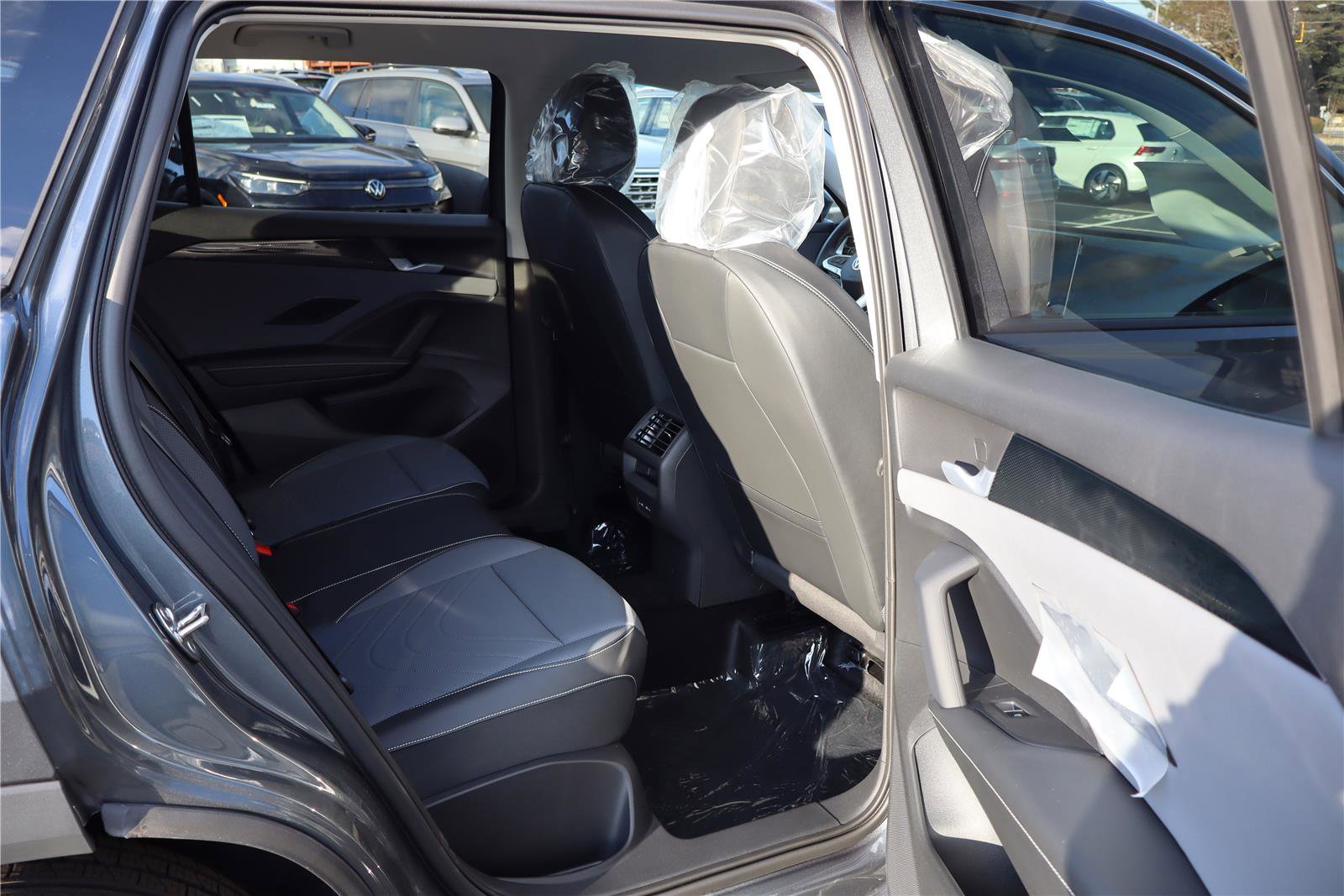 New 2026 Volkswagen Tiguan SE image 30