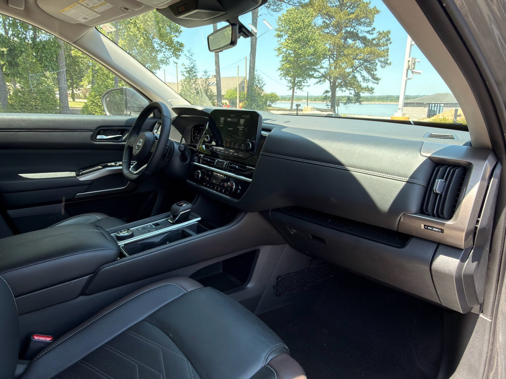 Used 2024 Nissan Pathfinder Platinum AWD/4WD image 13