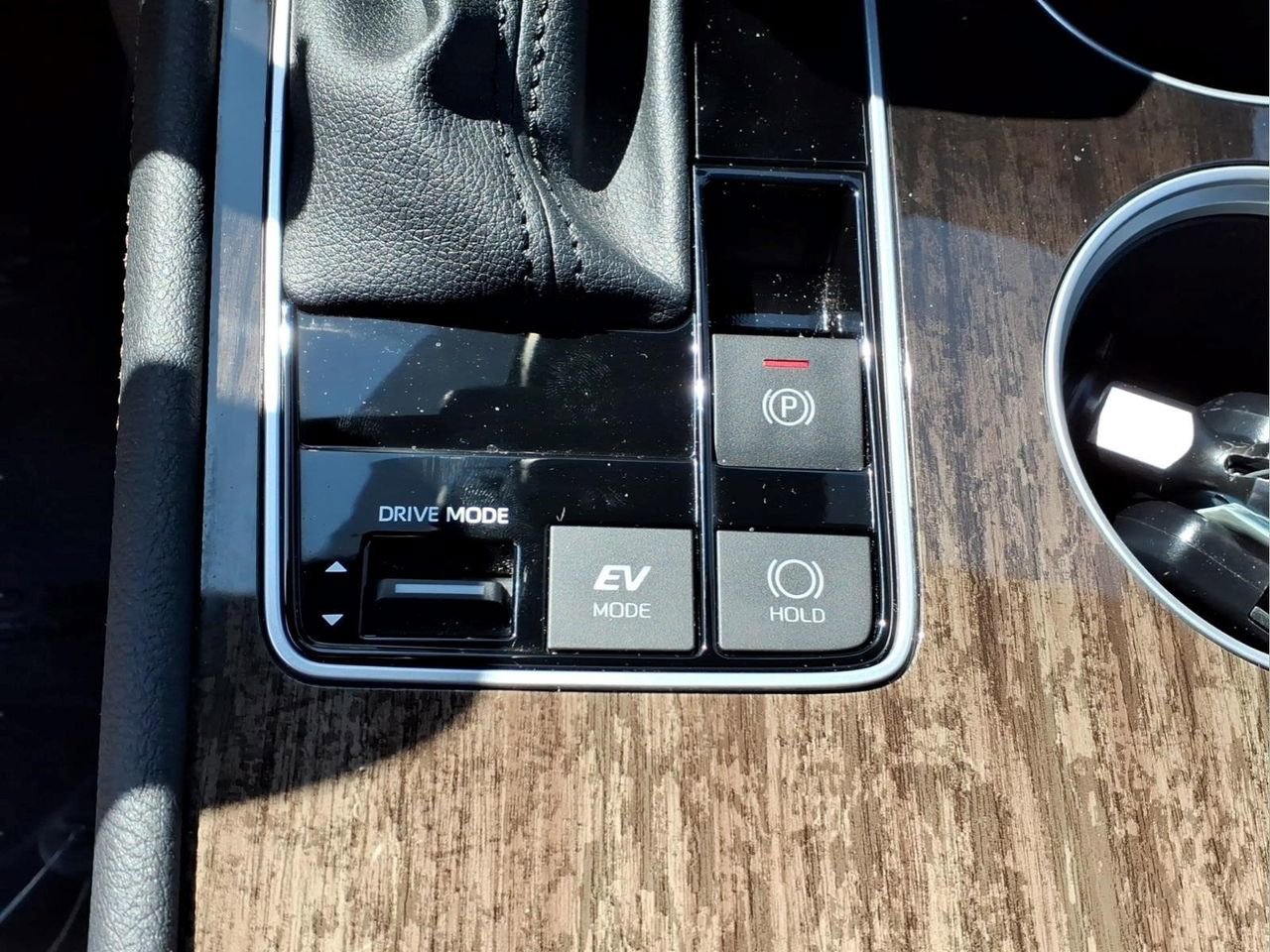 Used 2025 Toyota Sienna Platinum FWD image 26