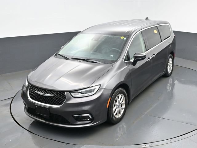 Used 2023 Chrysler Pacifica Touring-L image 23